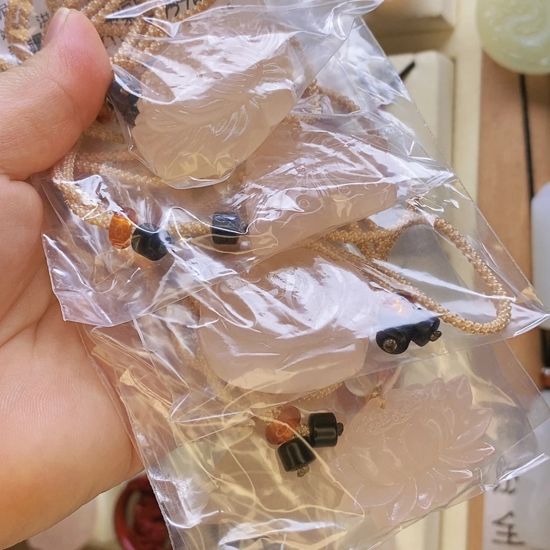 石英质玉合金颈饰