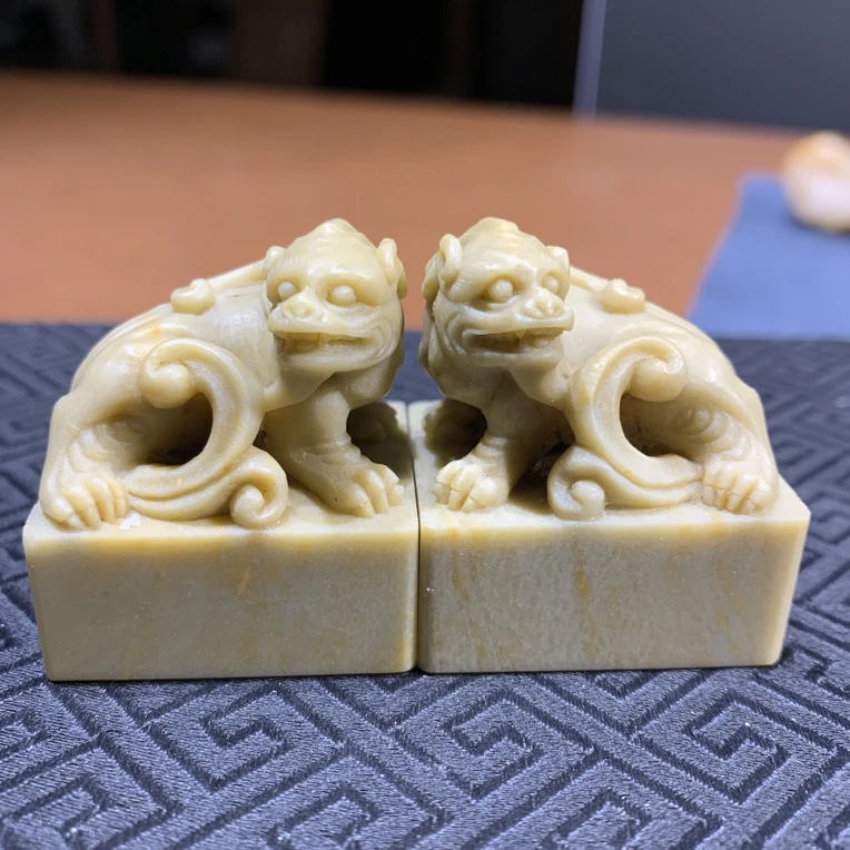 寿山牛蛋石清工钮