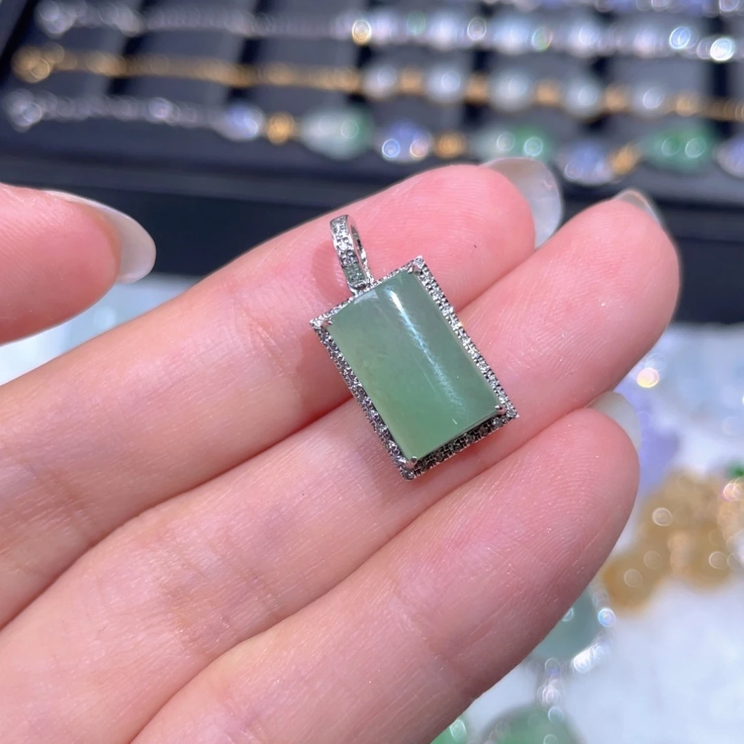 颈饰18K金镶嵌翡翠翡翠