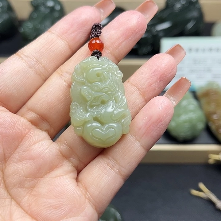 颈饰未镶嵌和田玉