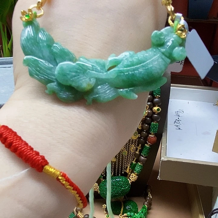 翡翠未镶嵌颈饰吊坠