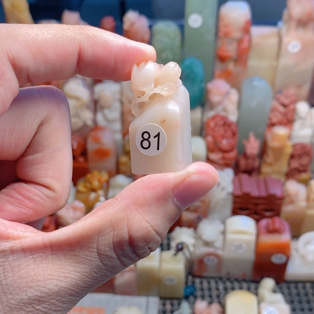 寿山石印石古**衣手工制作