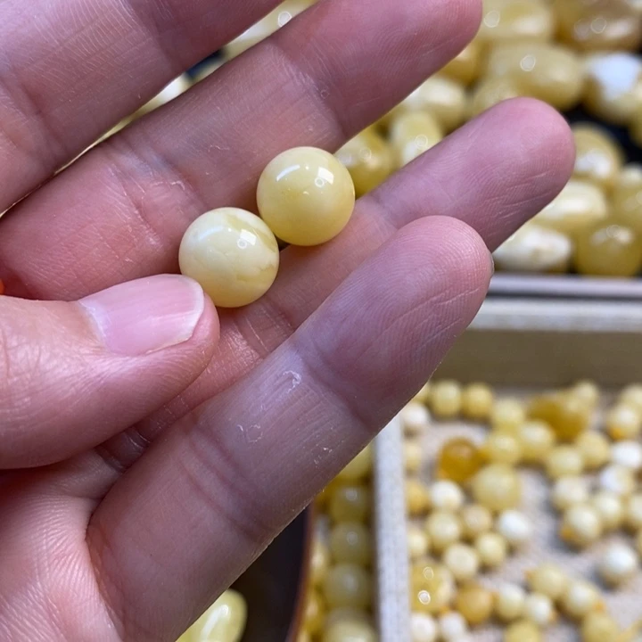 未镶嵌琥珀裸石随**意