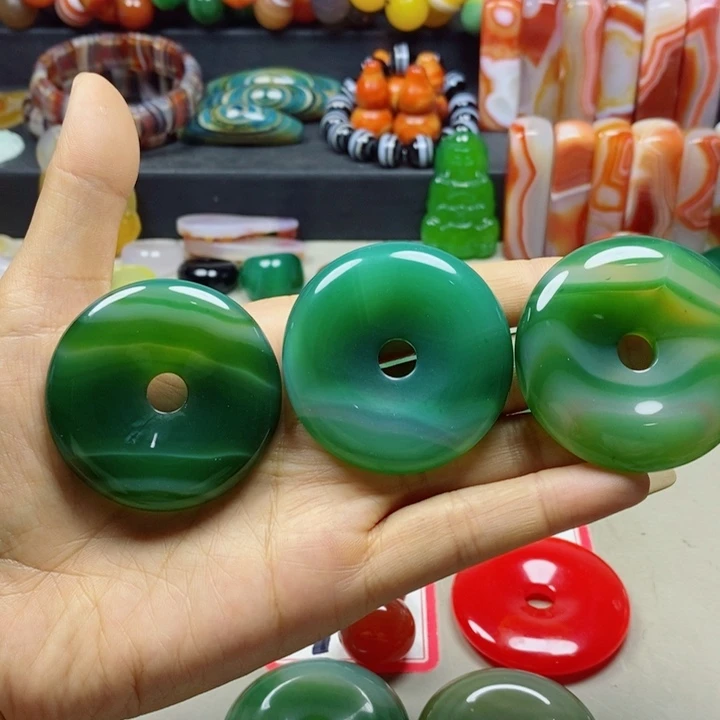 未镶嵌颈饰玛瑙/玉髓徐*志