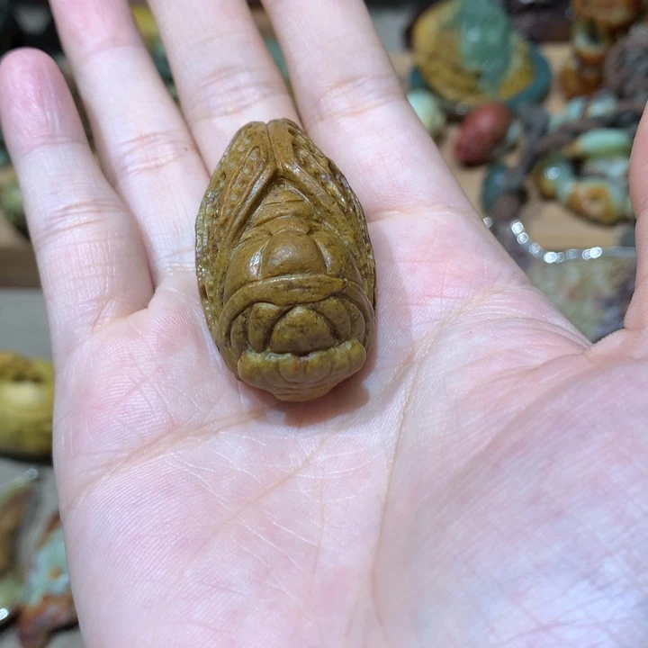未镶嵌岫岩河磨玉（透闪石质玉）挂件