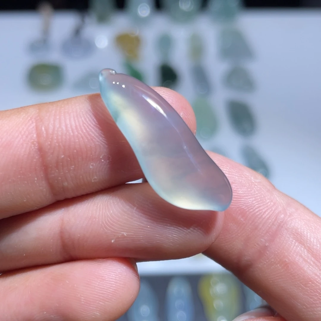 颈饰未镶嵌翡翠随形瓜