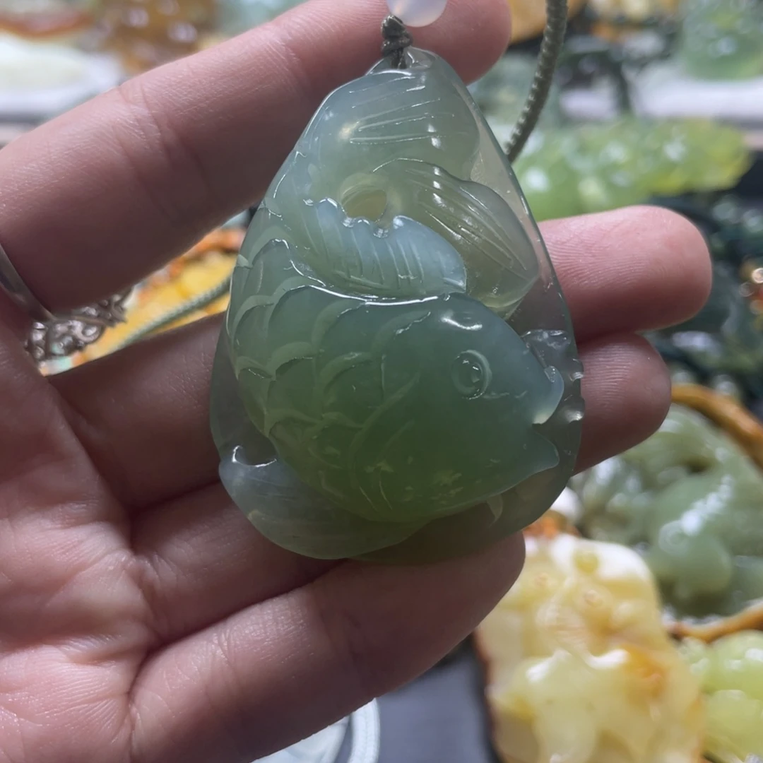 蛇纹石玉颈饰未镶嵌