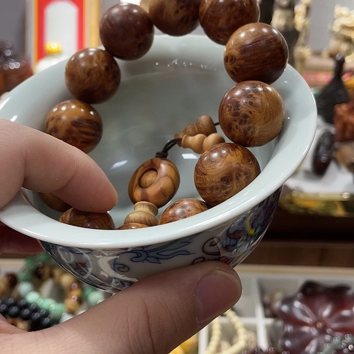 瓷片精致雕刻工艺