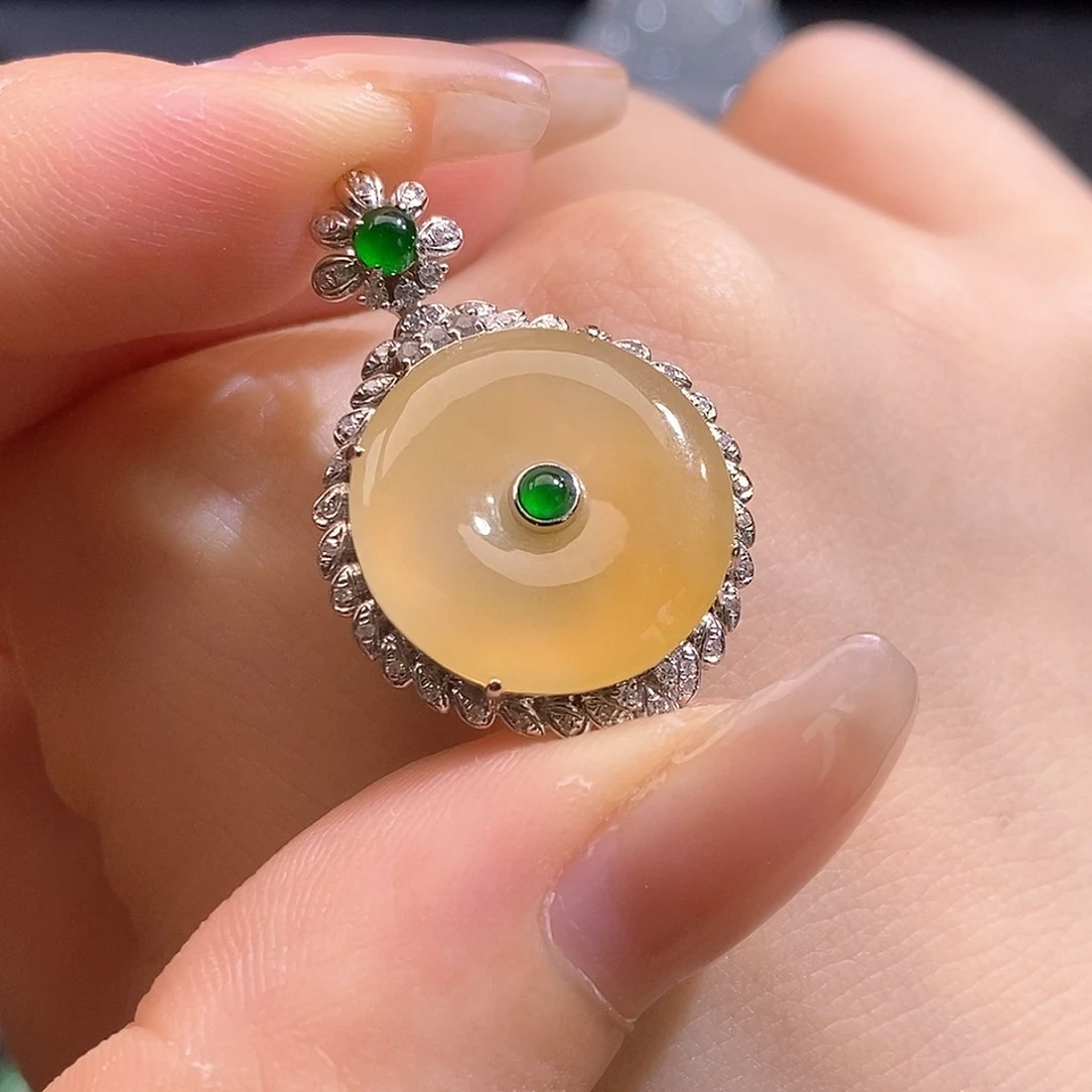 翡翠未镶嵌颈饰平安扣