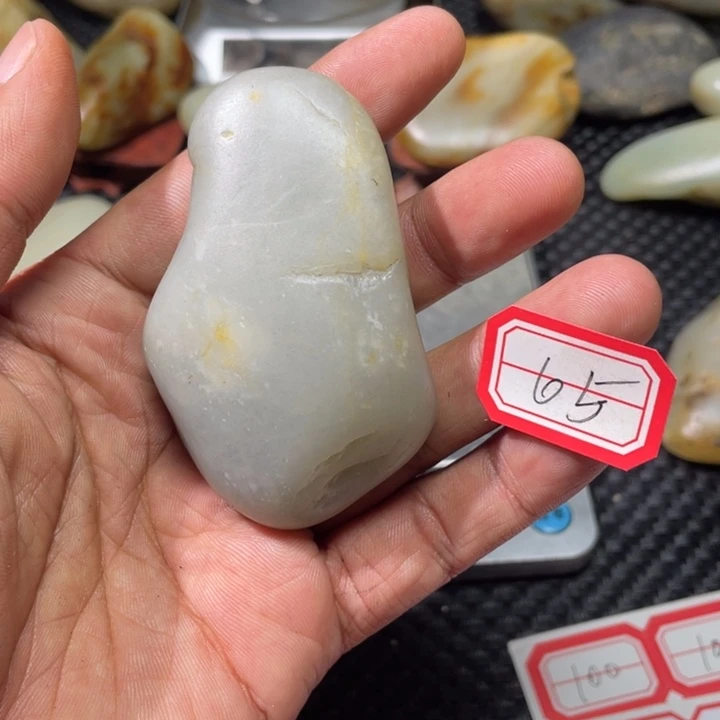 颈饰未镶嵌和田玉惠**画65