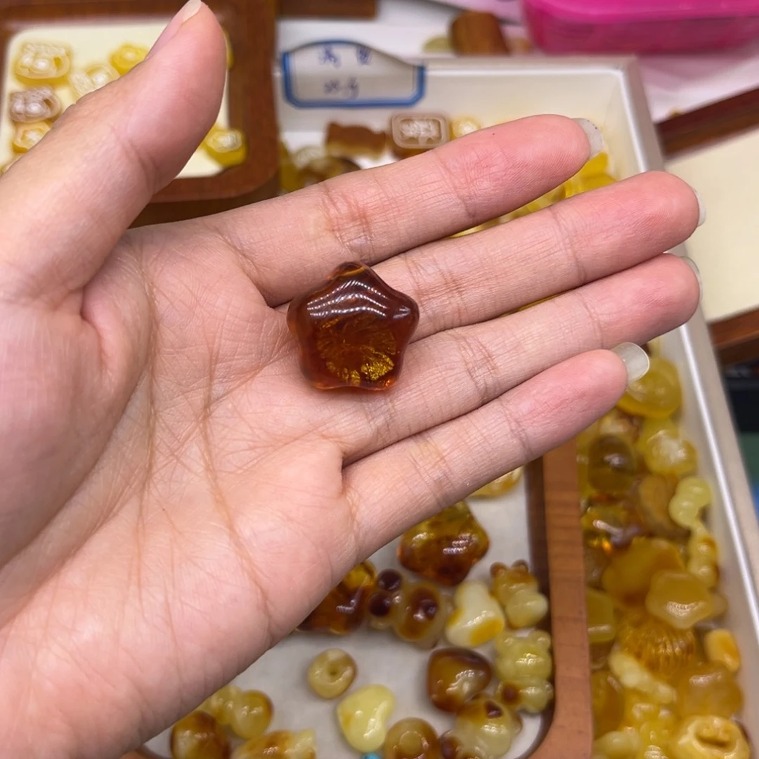 琥珀裸石未镶嵌哈****塔琥珀