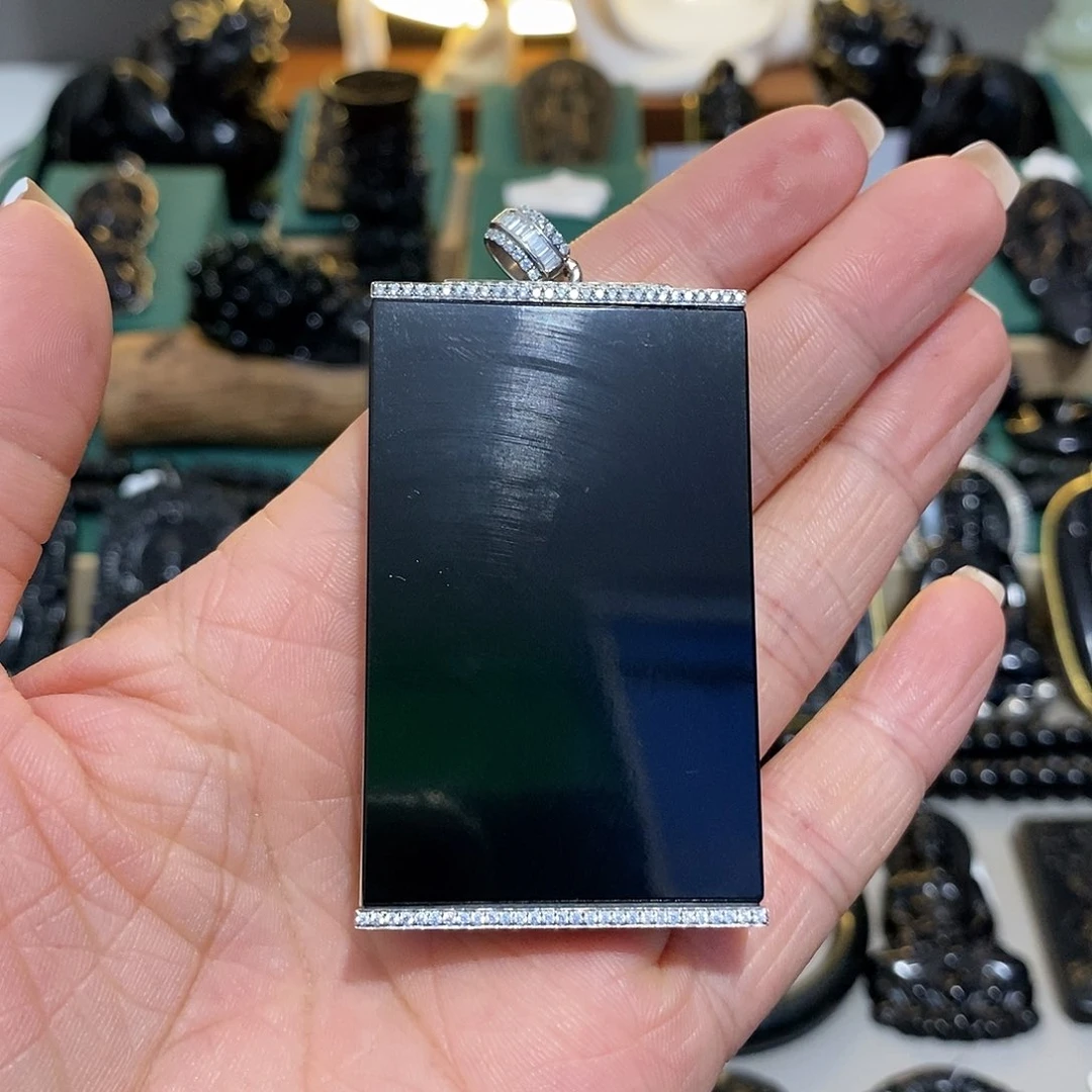征***途蛇纹石玉未镶嵌颈饰