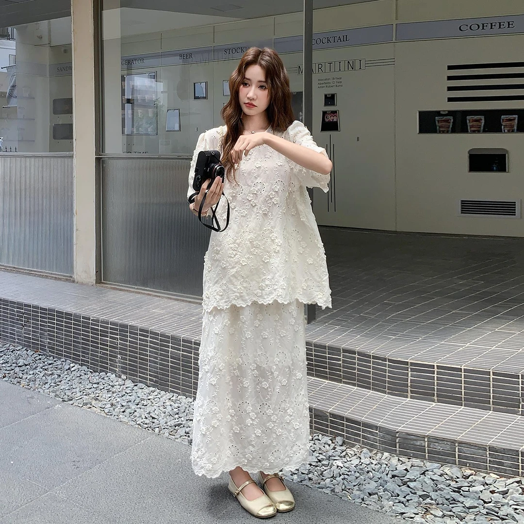 白色立体花朵上衣半身裙套装女2025新款夏日独特漂亮巨好看两件套