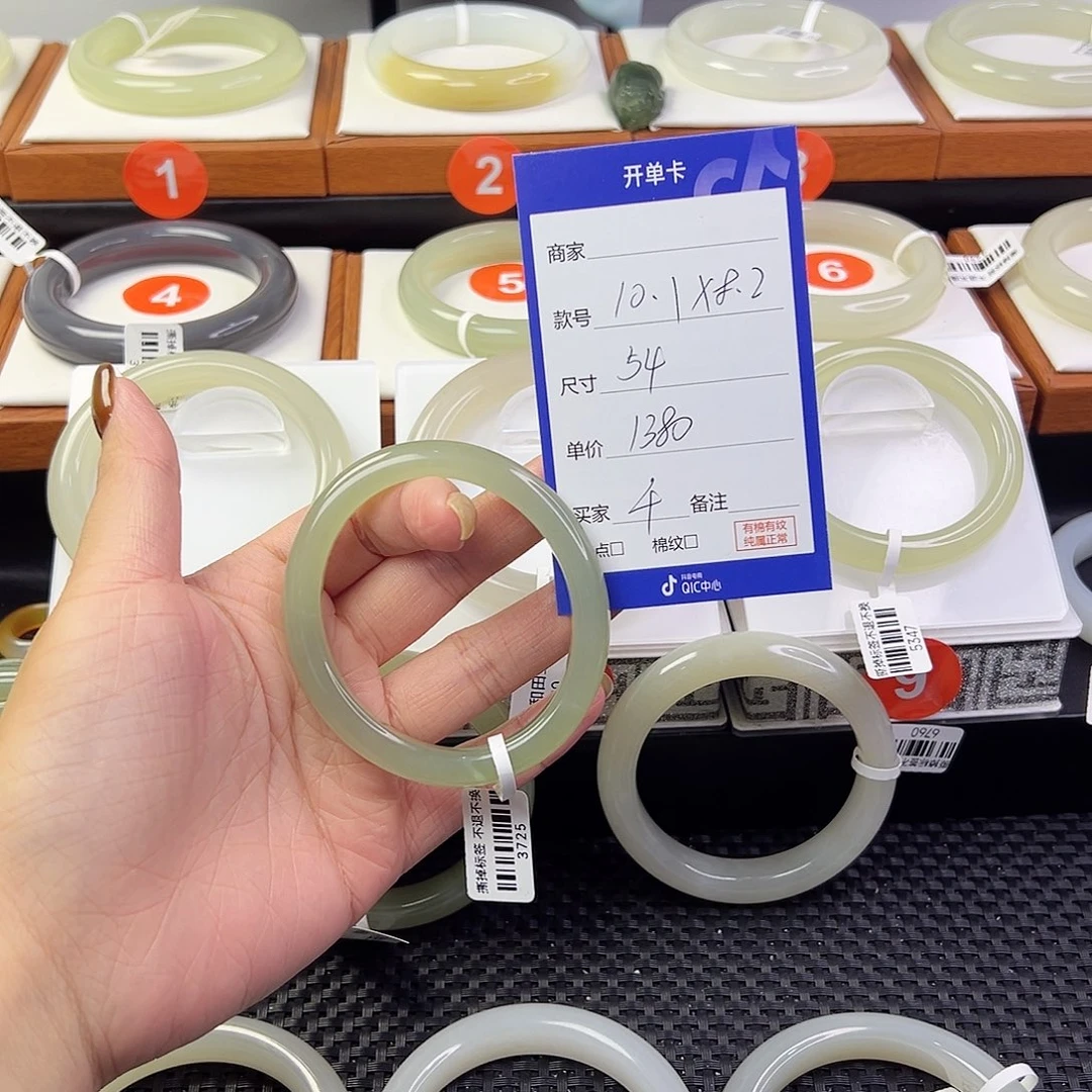 千****和田玉未镶嵌手镯（贵妃镯）