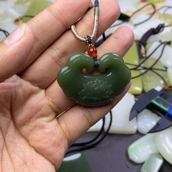 和田玉未镶嵌颈饰