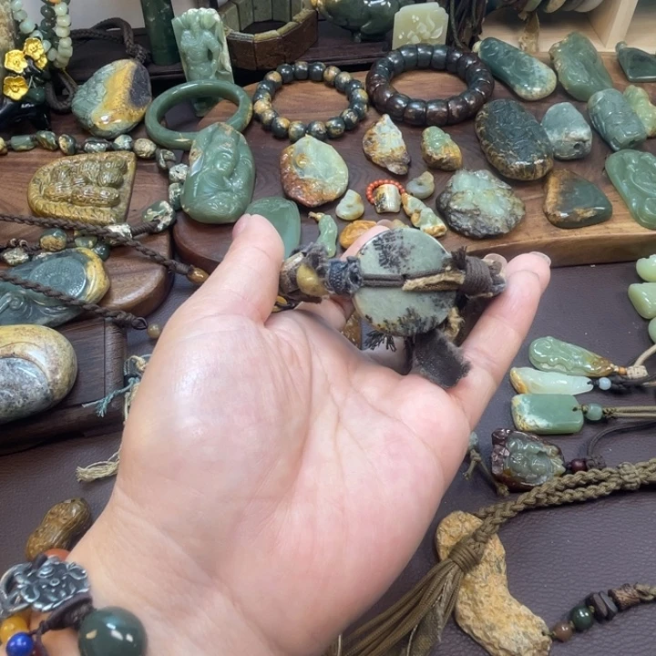 和田玉未镶嵌珠宝半成品