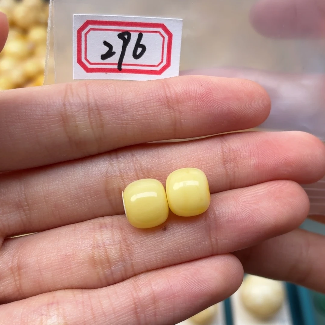 牛***奶蜜蜡未镶嵌裸石蜜蜡