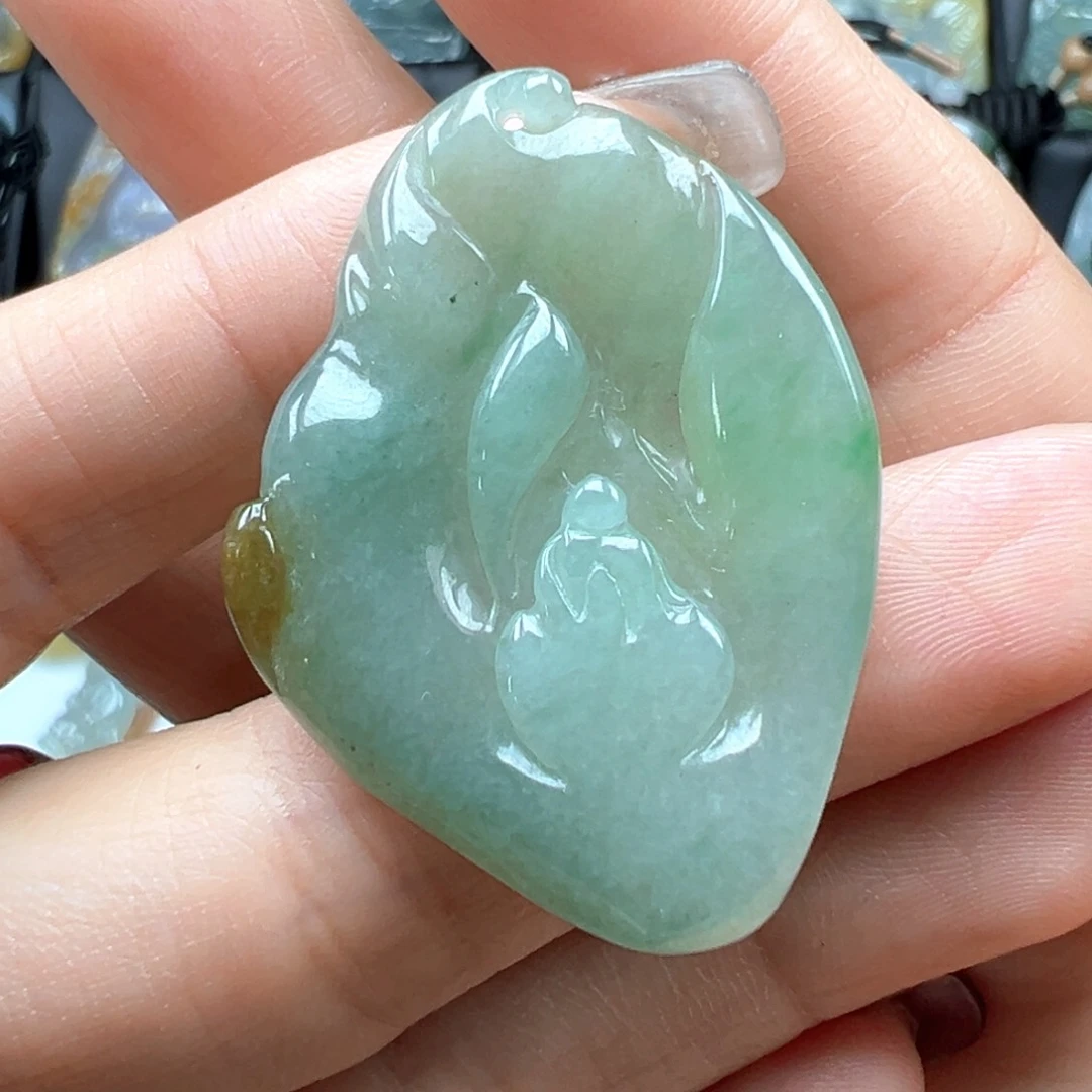 翡翠颈饰未镶嵌悟道