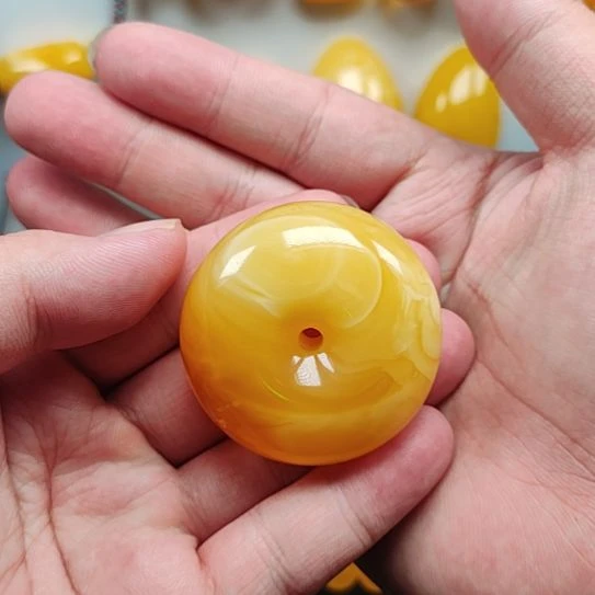 未镶嵌吊坠(赠链)蜜蜡