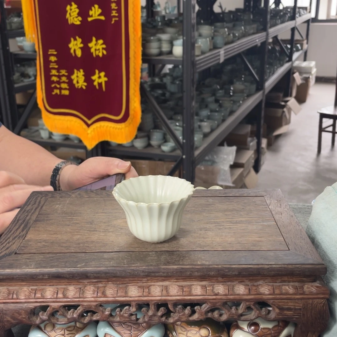 瓷片月白釉撇口花杯