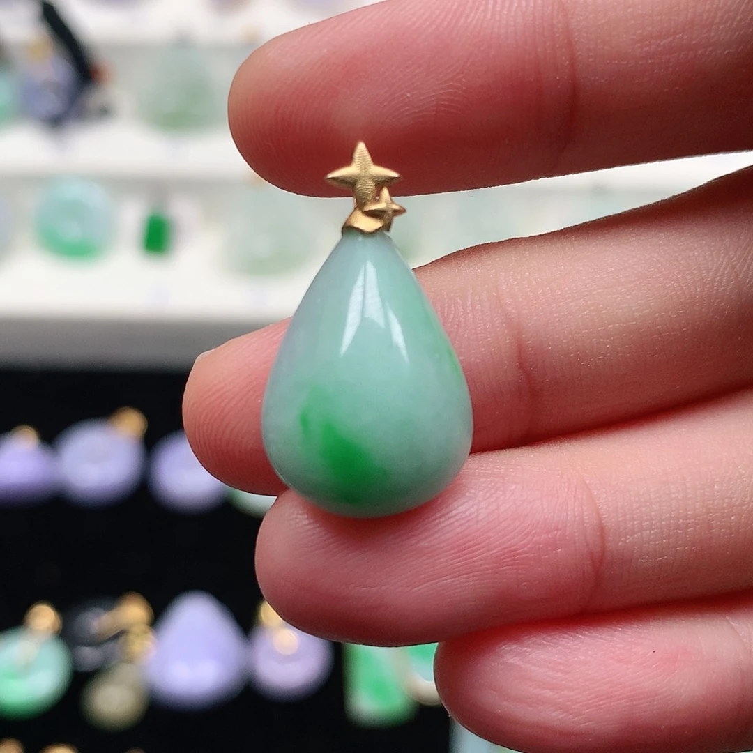 颈饰18K金镶嵌翡翠翡翠吊坠