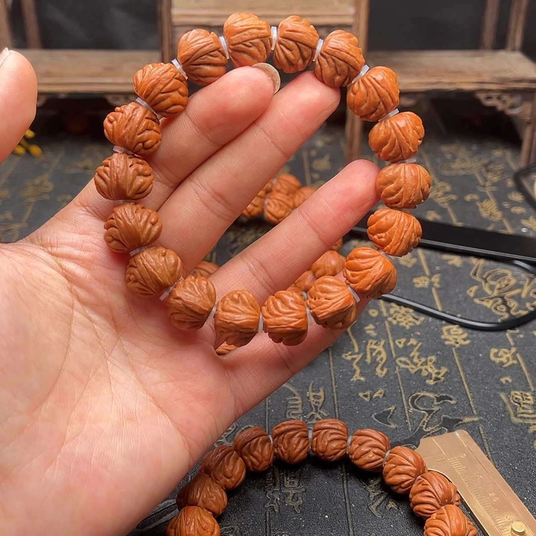 吊坠桃核红魔三角龙