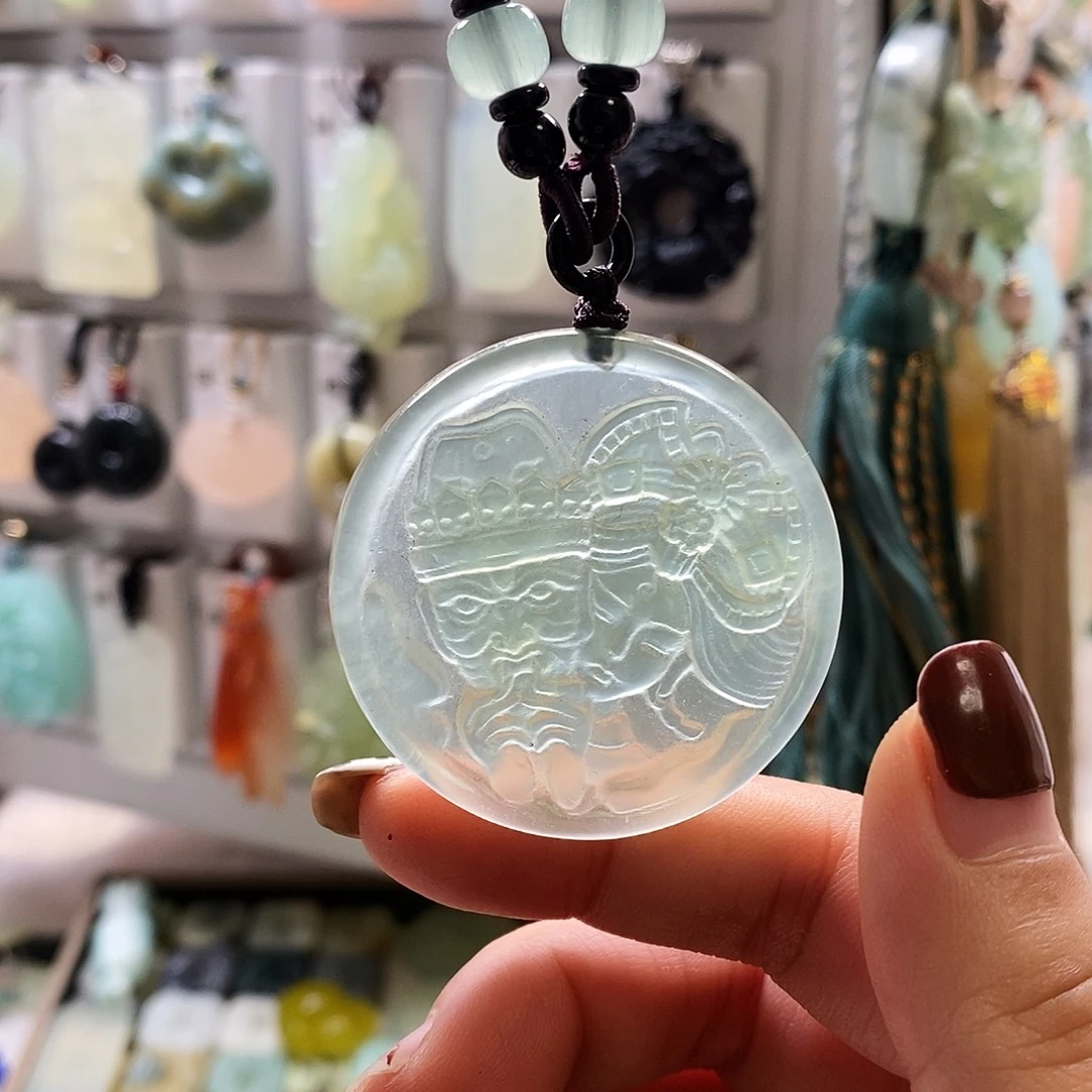 蛇纹石玉未镶嵌颈饰