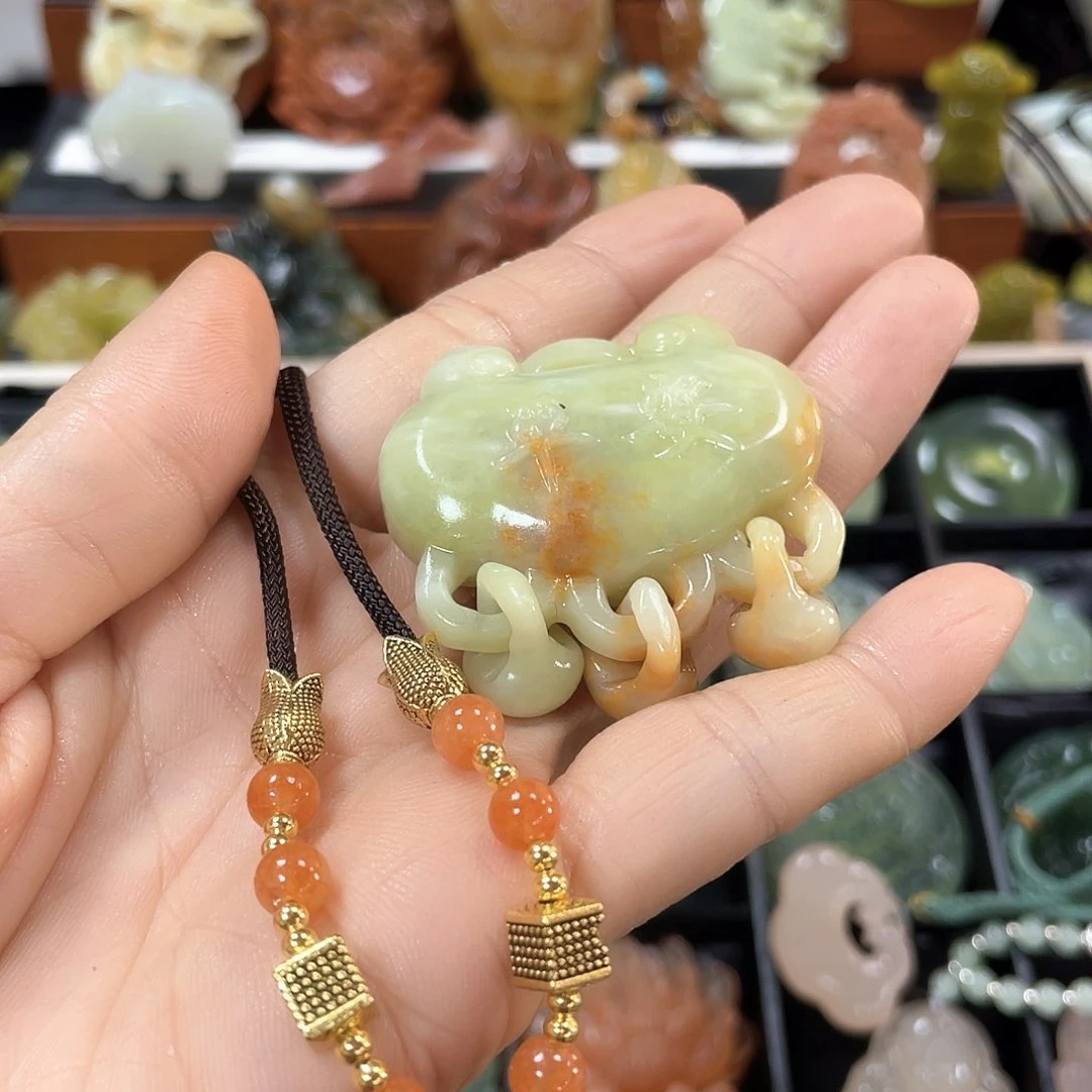 蛇纹石玉颈饰未镶嵌