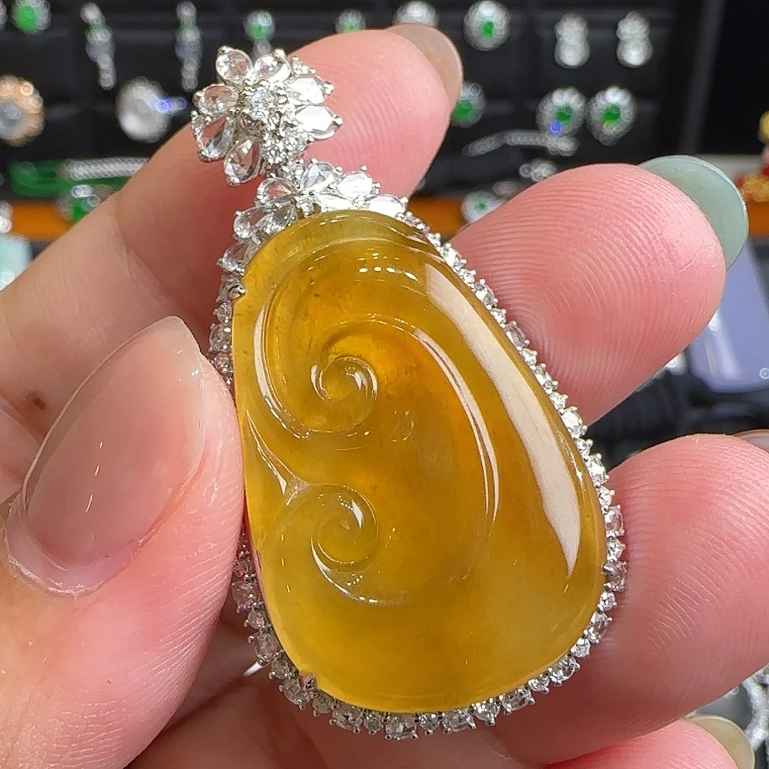 颈饰18K金镶嵌翡翠天然翡翠