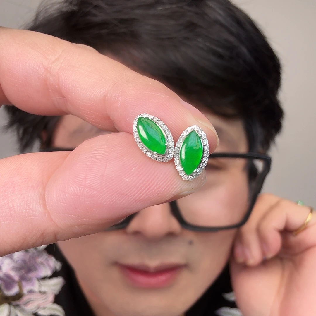 翡翠18K金镶嵌颈饰一对