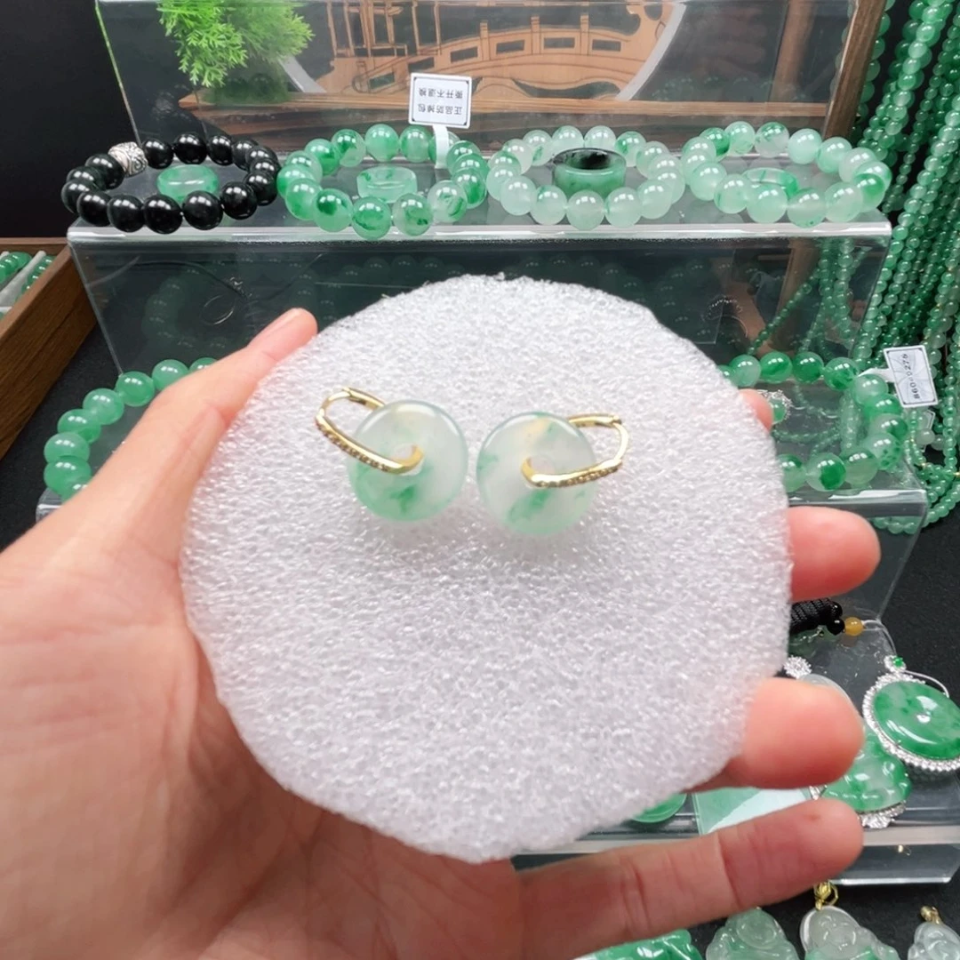 石英质玉（非洲翠）未镶嵌耳饰