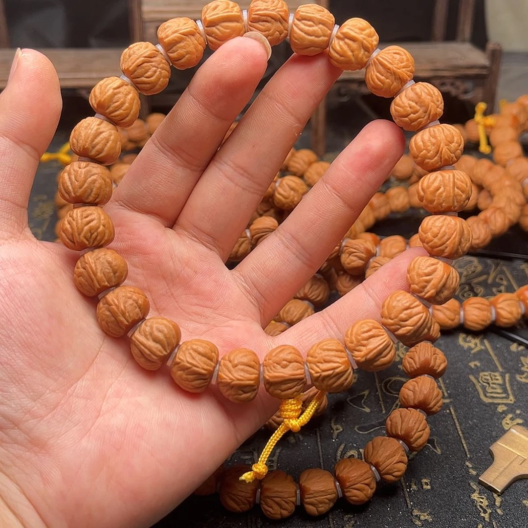 桃核吊坠桃和手持