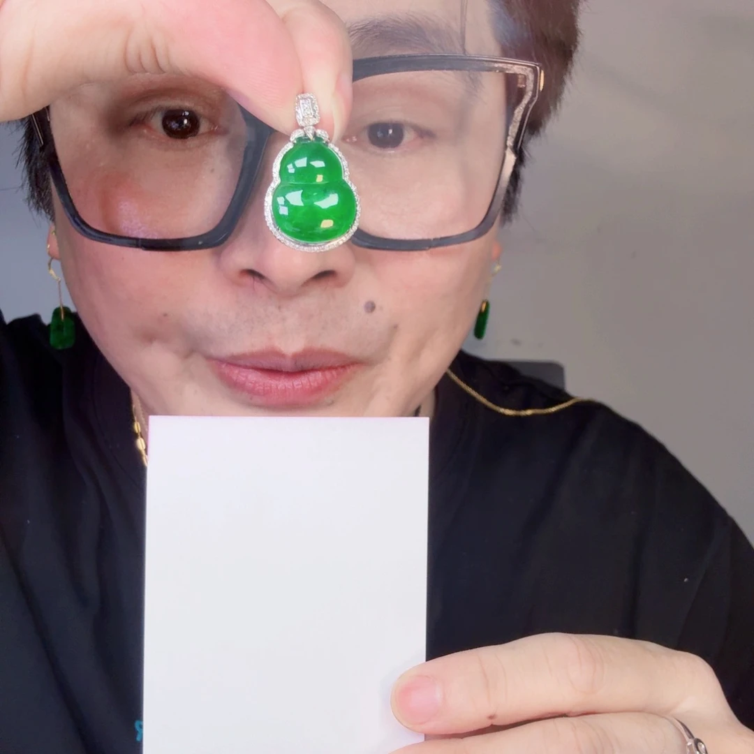 翡翠18K金镶嵌颈饰一件