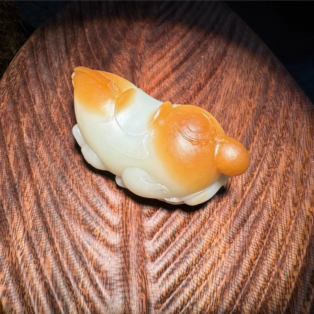 新疆和田玉且末金山马到功成手工俏色巧雕