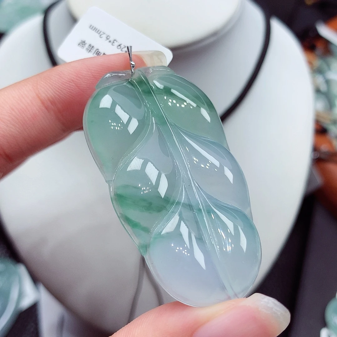 翡翠未镶嵌颈饰翡翠79，52.1/29.3/6.2