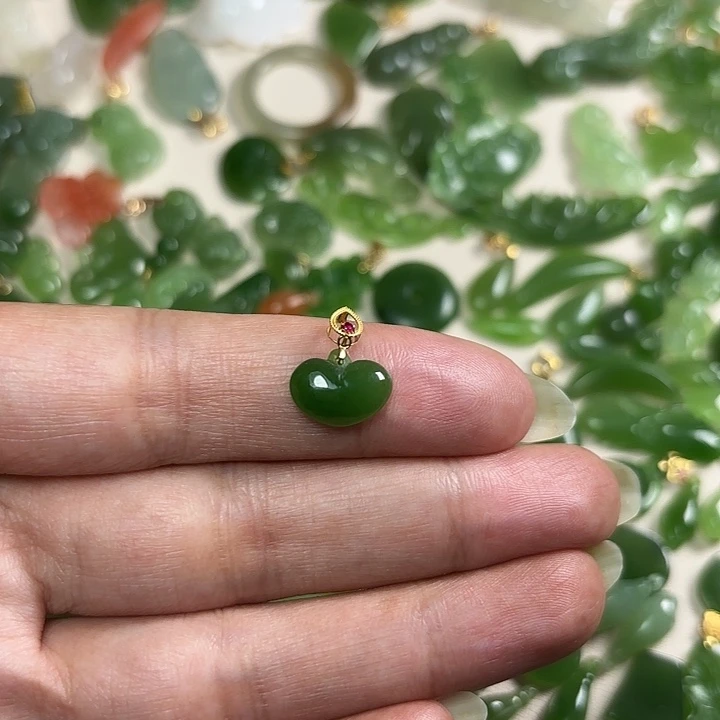 和田玉（碧玉）18K金镶嵌颈饰