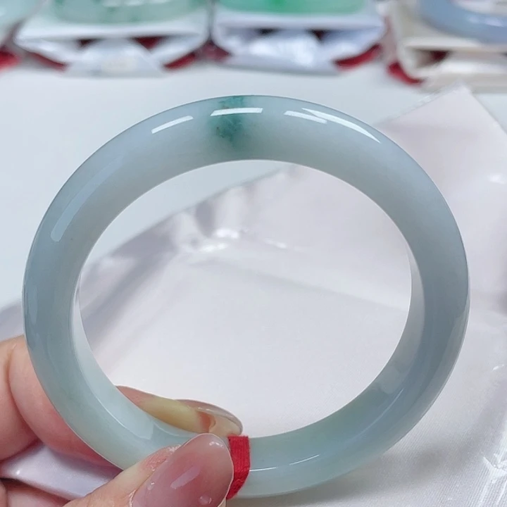 翡翠手镯未镶嵌缅甸翡翠