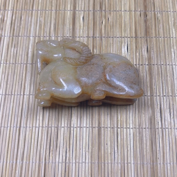 和田玉未镶嵌把件