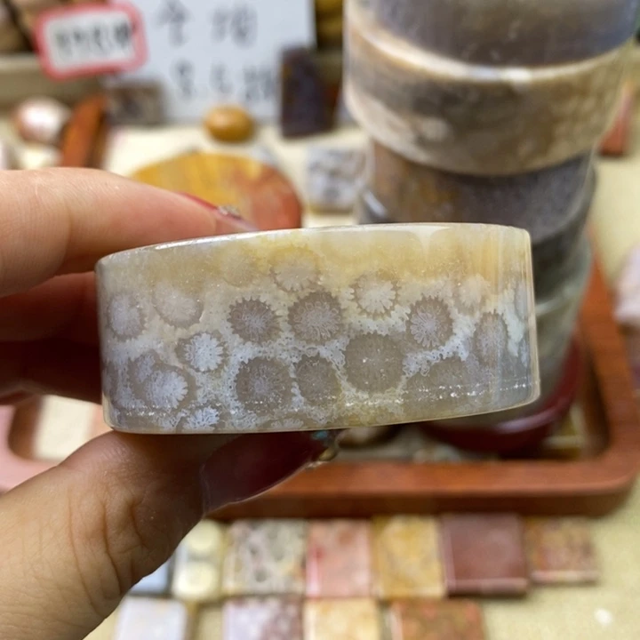 石英岩玉合金颈饰