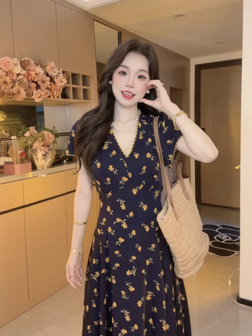 2025新款法式气质碎花连衣裙女夏天中长款显瘦茶歇裙子