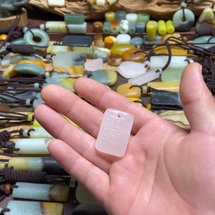 蛇纹石玉未镶嵌挂件延****_