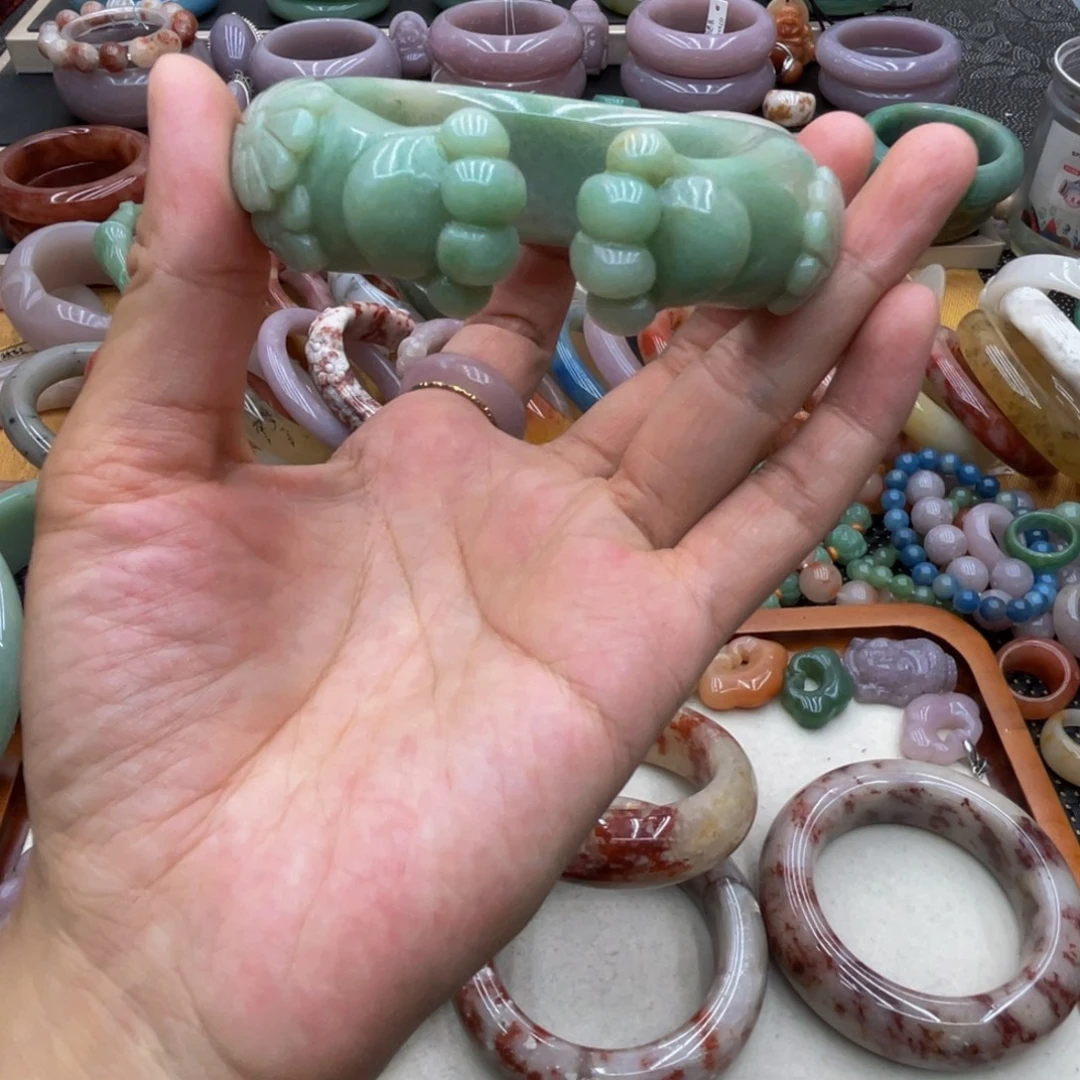 一****未镶嵌圈口60石英质玉