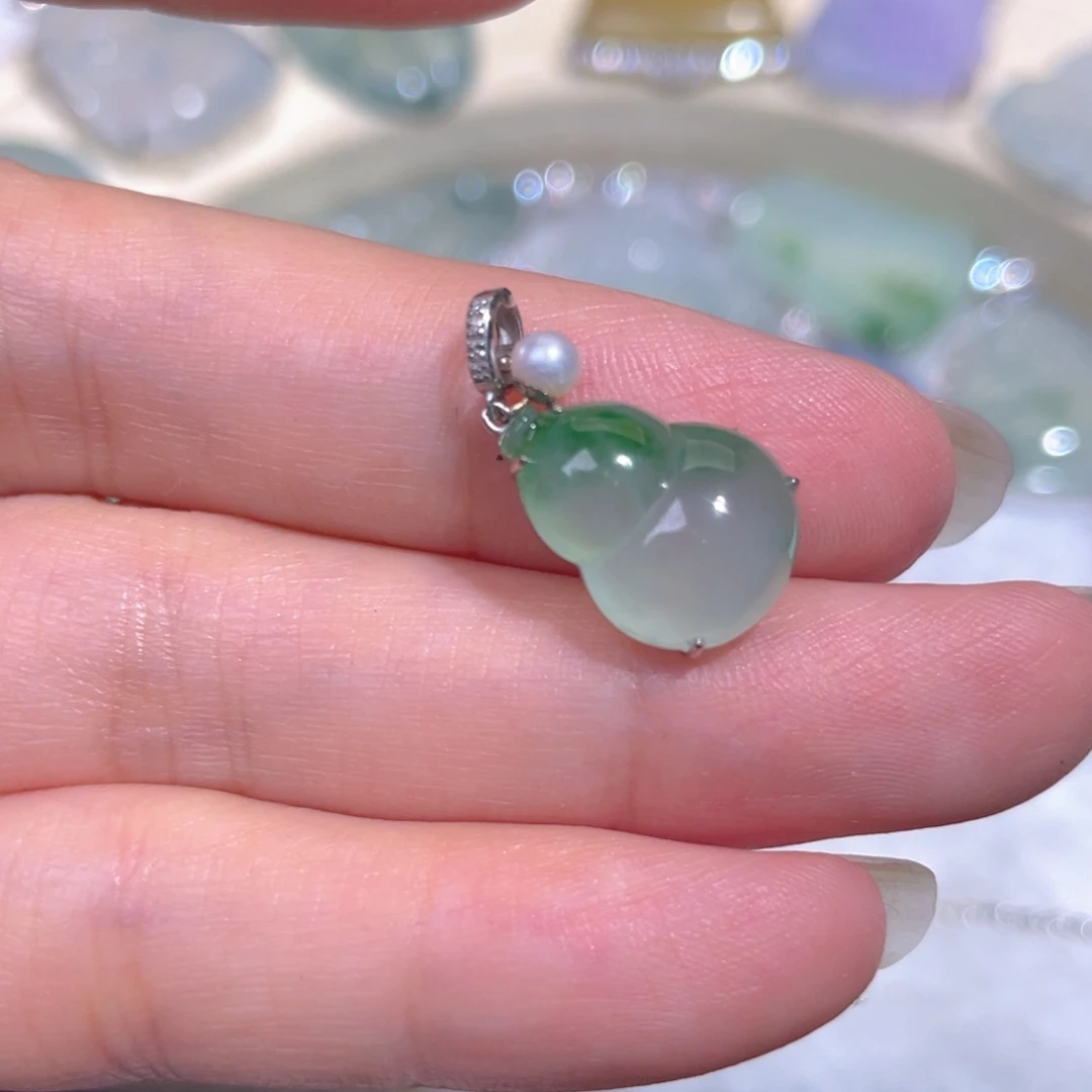 翡翠18K金镶嵌套链翡翠