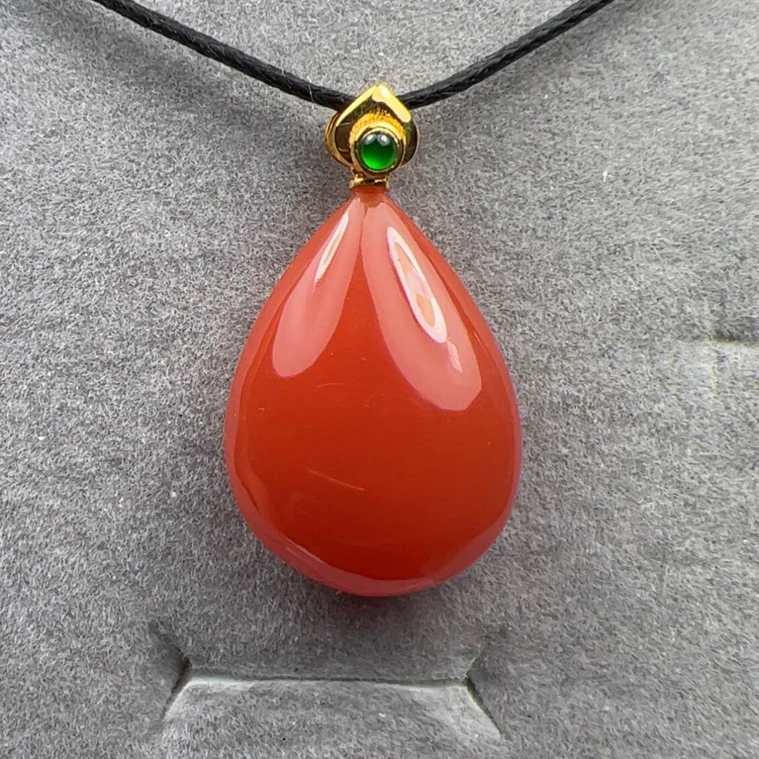 18K金镶嵌吊坠南红玛瑙