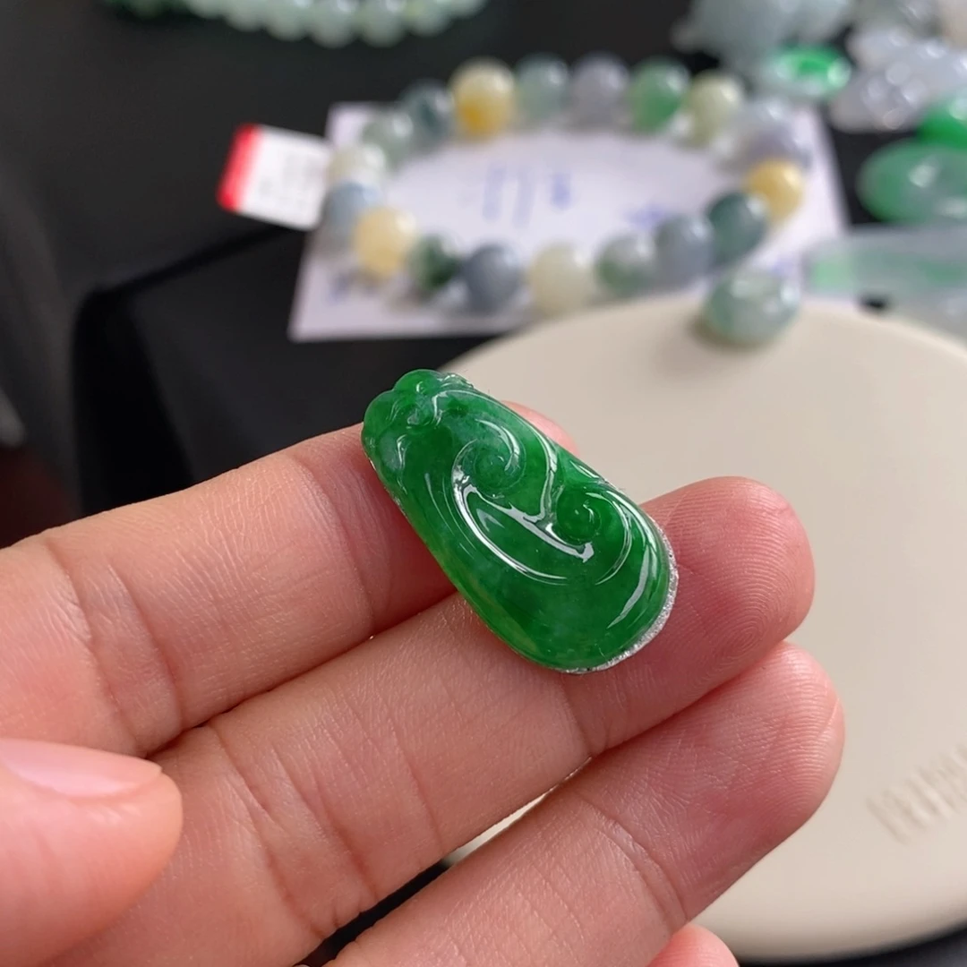 翡翠未镶嵌手链如意