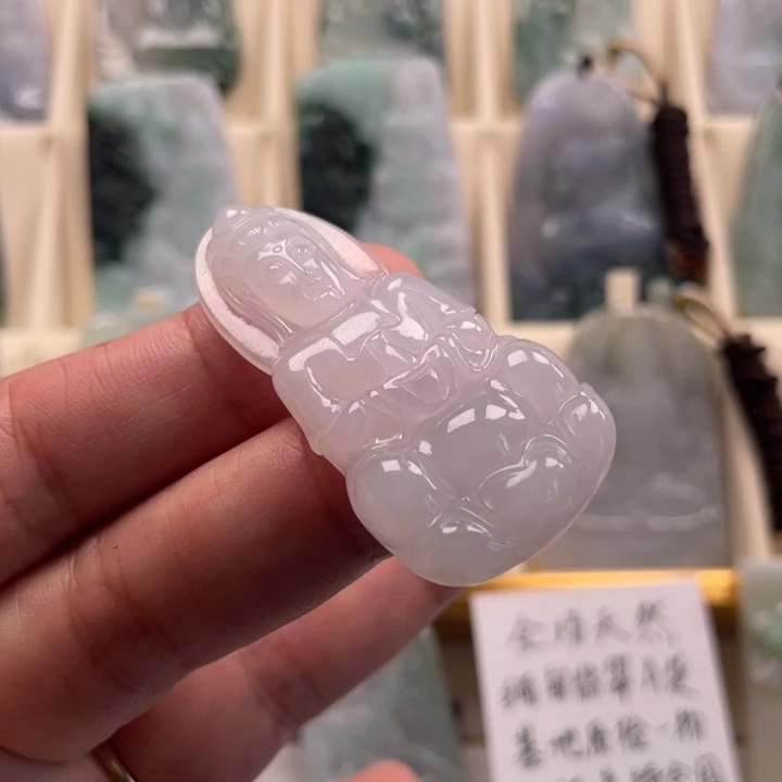 颈饰未镶嵌翡翠观音