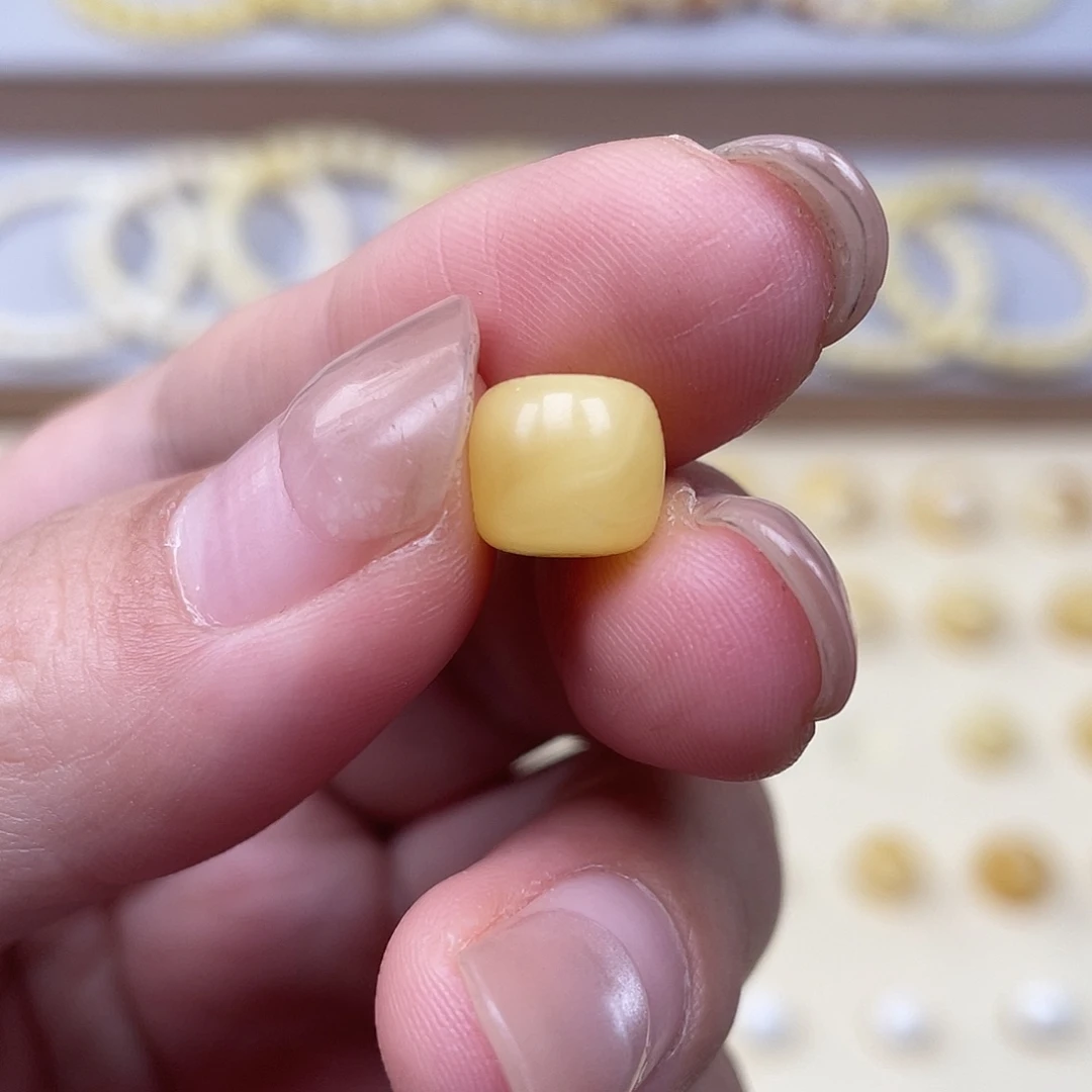 琥珀未镶嵌裸石琥珀未镶嵌裸石