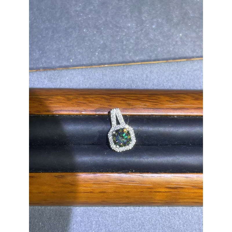 a3055白色公主方吊坠多样性发货
