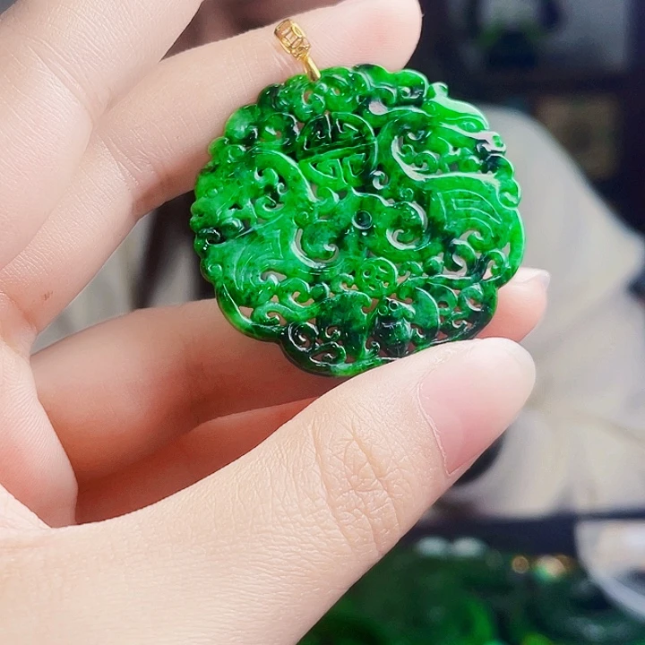 翡翠18K金镶嵌颈饰多样性