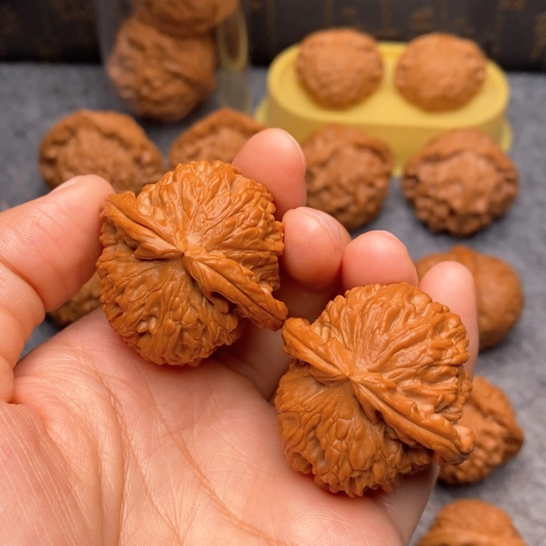 文玩核桃把件老树红皮白狮子39全品
